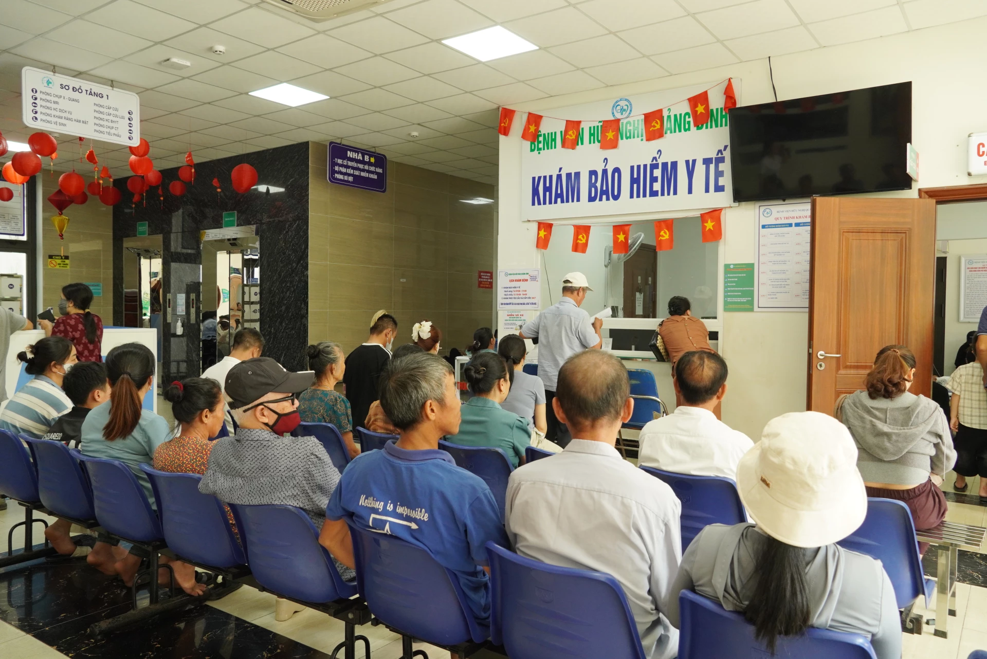 Việc mở rộng chi trả bảo hiểm y tế cho y học cổ truyền sẽ tạo điều kiện thuận lợi cho người dân trong tiếp cận các dịch vụ y tế - Ảnh: H.L