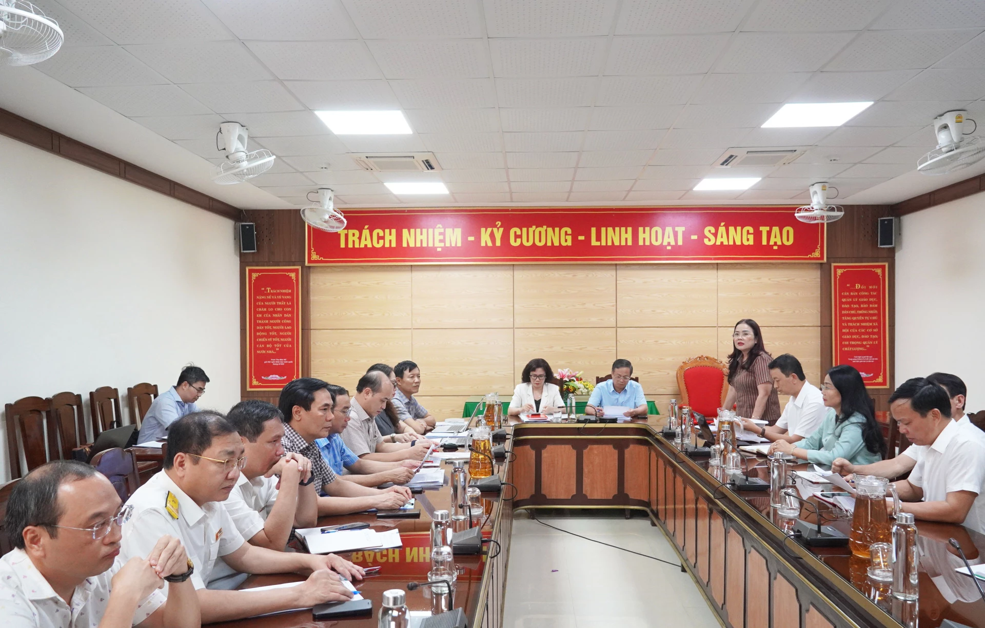 Đại diện Sở GD-ĐT đóng góp nhiều ý kiến quan trọng tại buổi làm việc