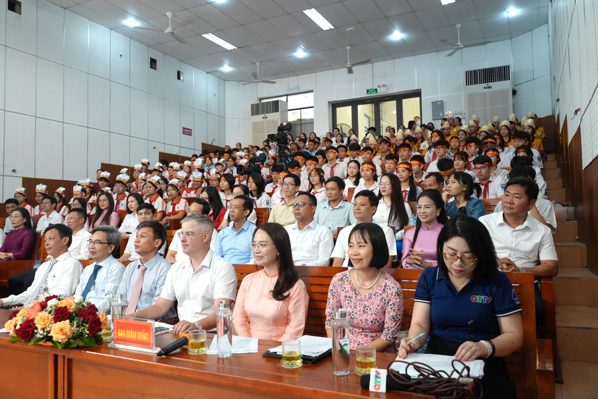 Quang cảnh chương trình Truyền hình trực tiếp tại điểm cầu chính - Ảnh: T.Đ