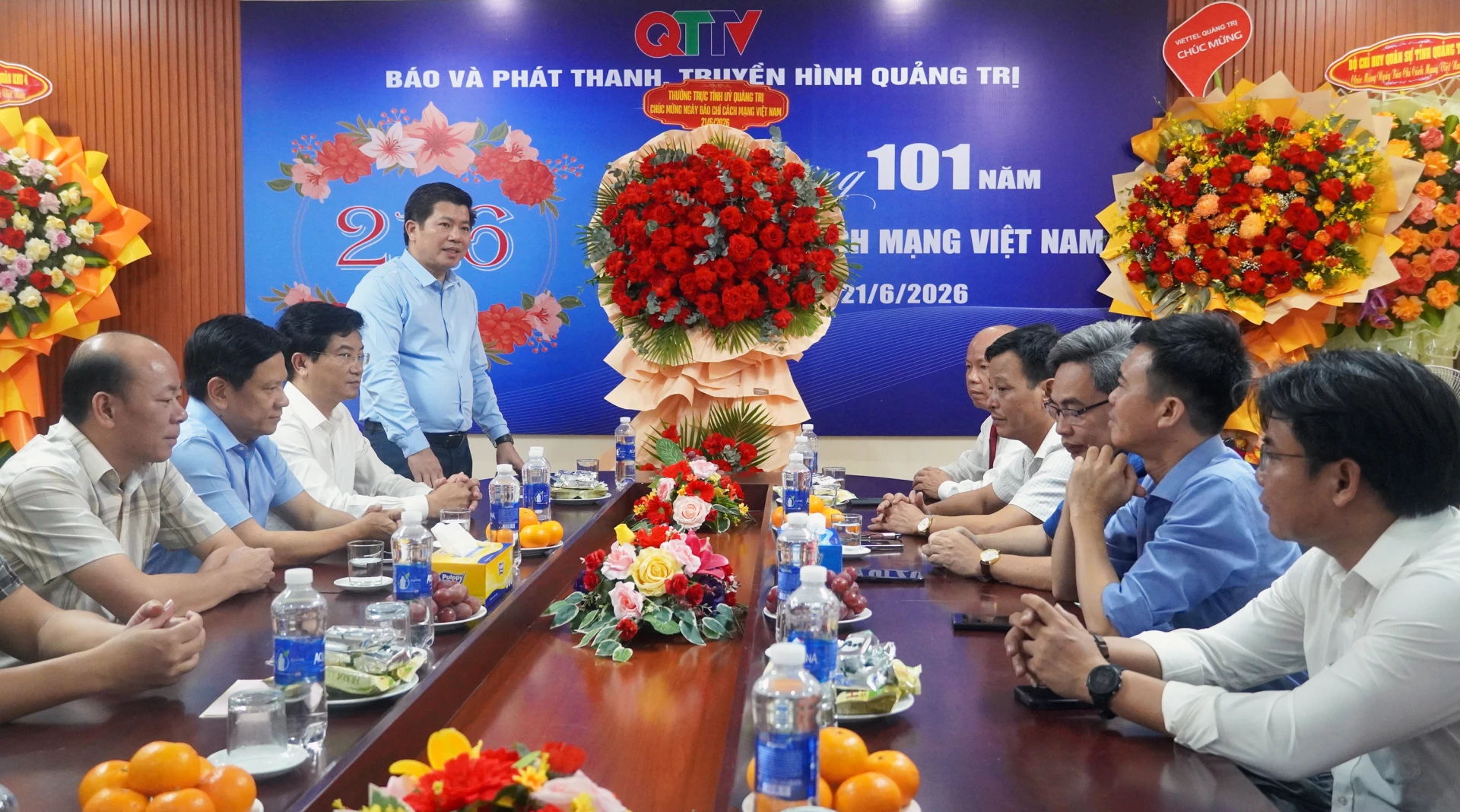 Đồng chí Trần Vũ Khiêm, Phó Bí thư Thường trực Tỉnh ủy, Trưởng đoàn ĐBQH tỉnh ghi nhận và đánh giá cao những bước phát triển quan trọng của Báo và PT,TH Quảng Trị - Ảnh: N.M