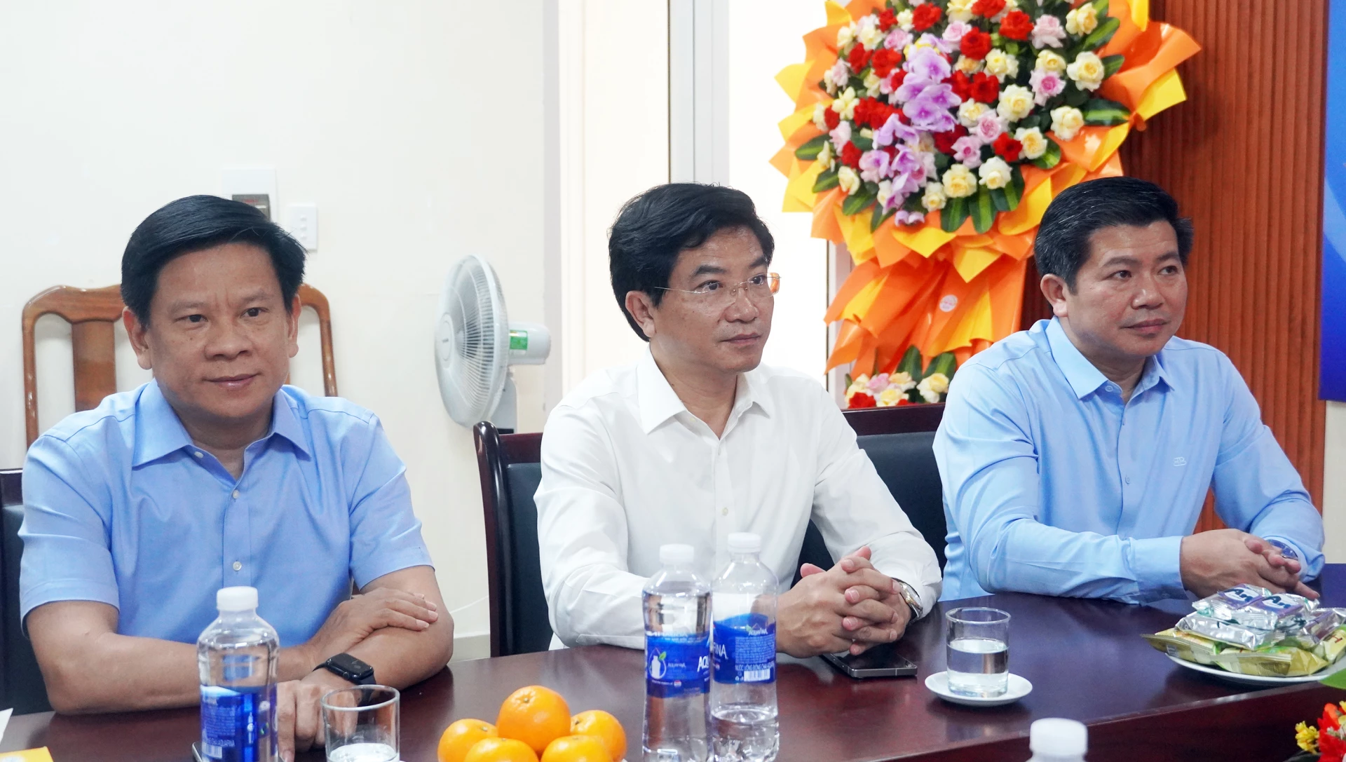 Các đồng chí lãnh đạo tỉnh dự buổi gặp mặt - Ảnh: N.M
