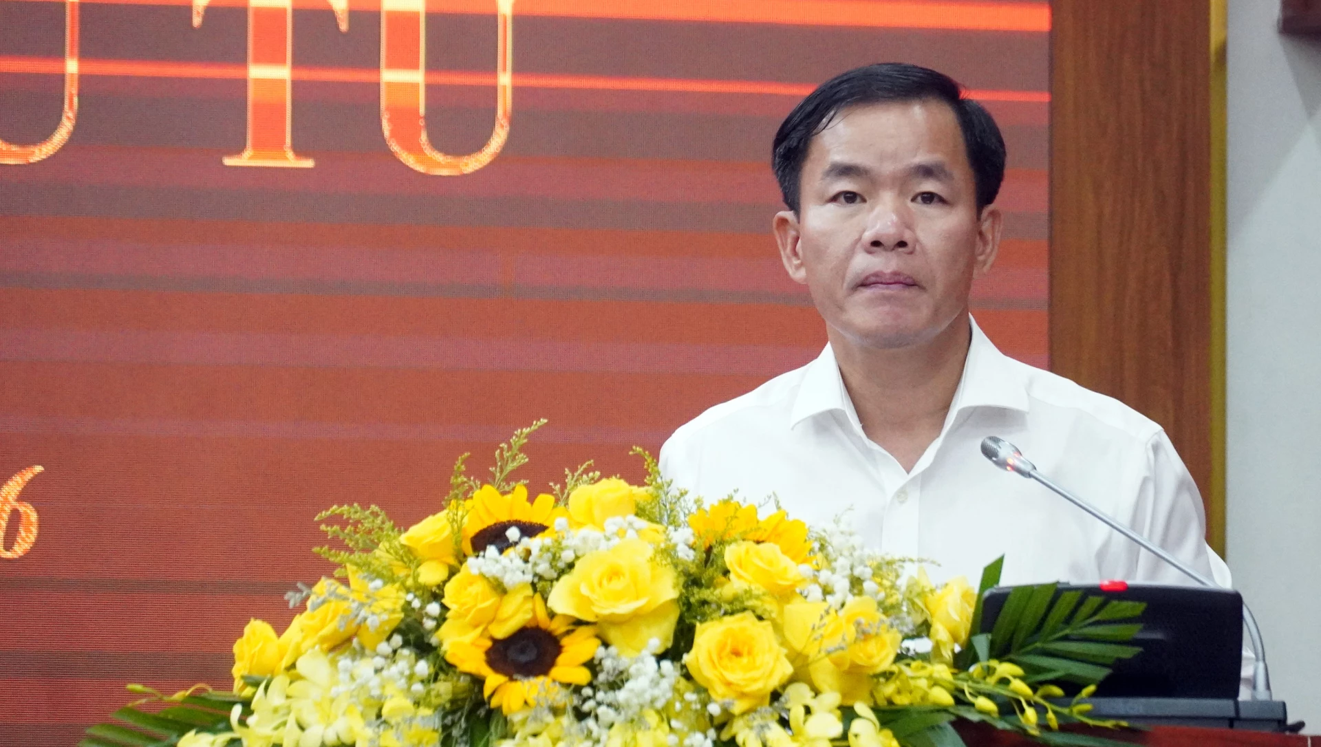 Đồng chí Nguyễn Văn Phương, Ủy viên Trung ương Đảng, Bí thư Tỉnh ủy phát biểu tại hội nghị - Ảnh: N.M