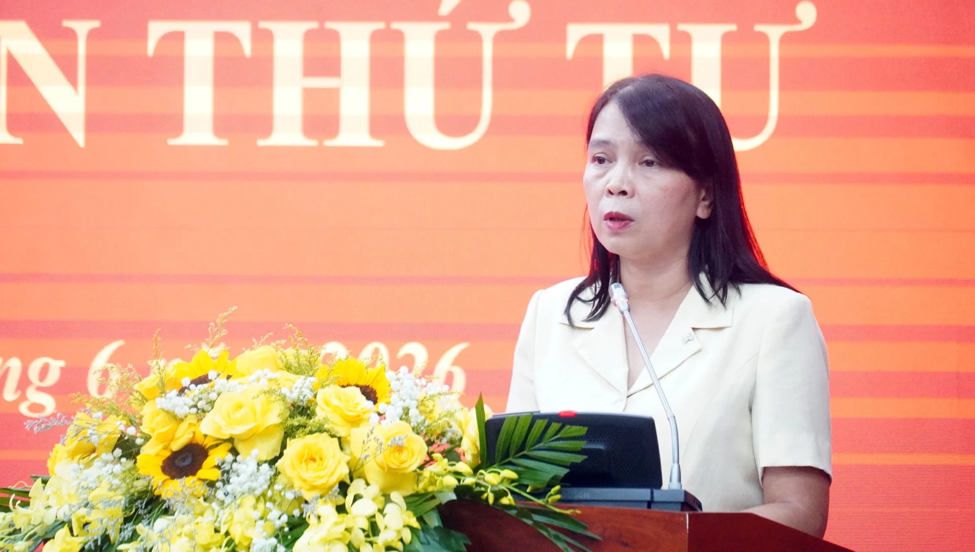 Các đại biểu tham luận tại hội nghị - Ảnh: N.M