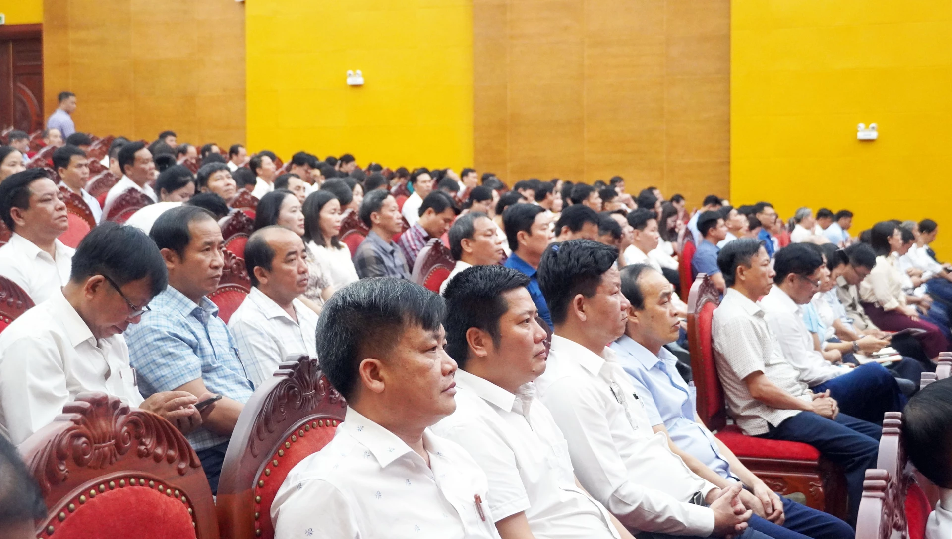 Đại biểu dự hội nghị - Ảnh: N.M