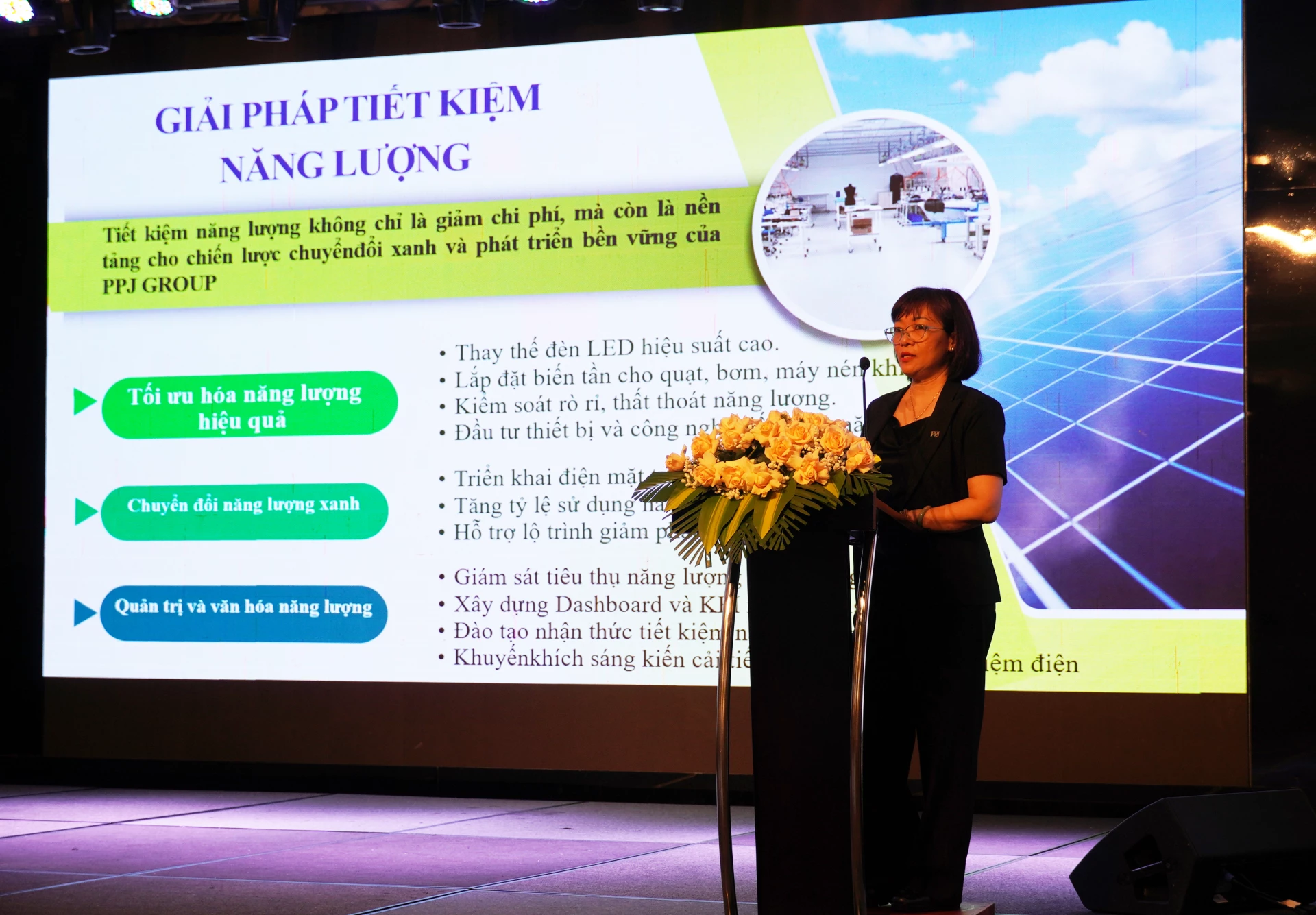 Các đại biểu tham gia thảo luận - Ảnh: X.P