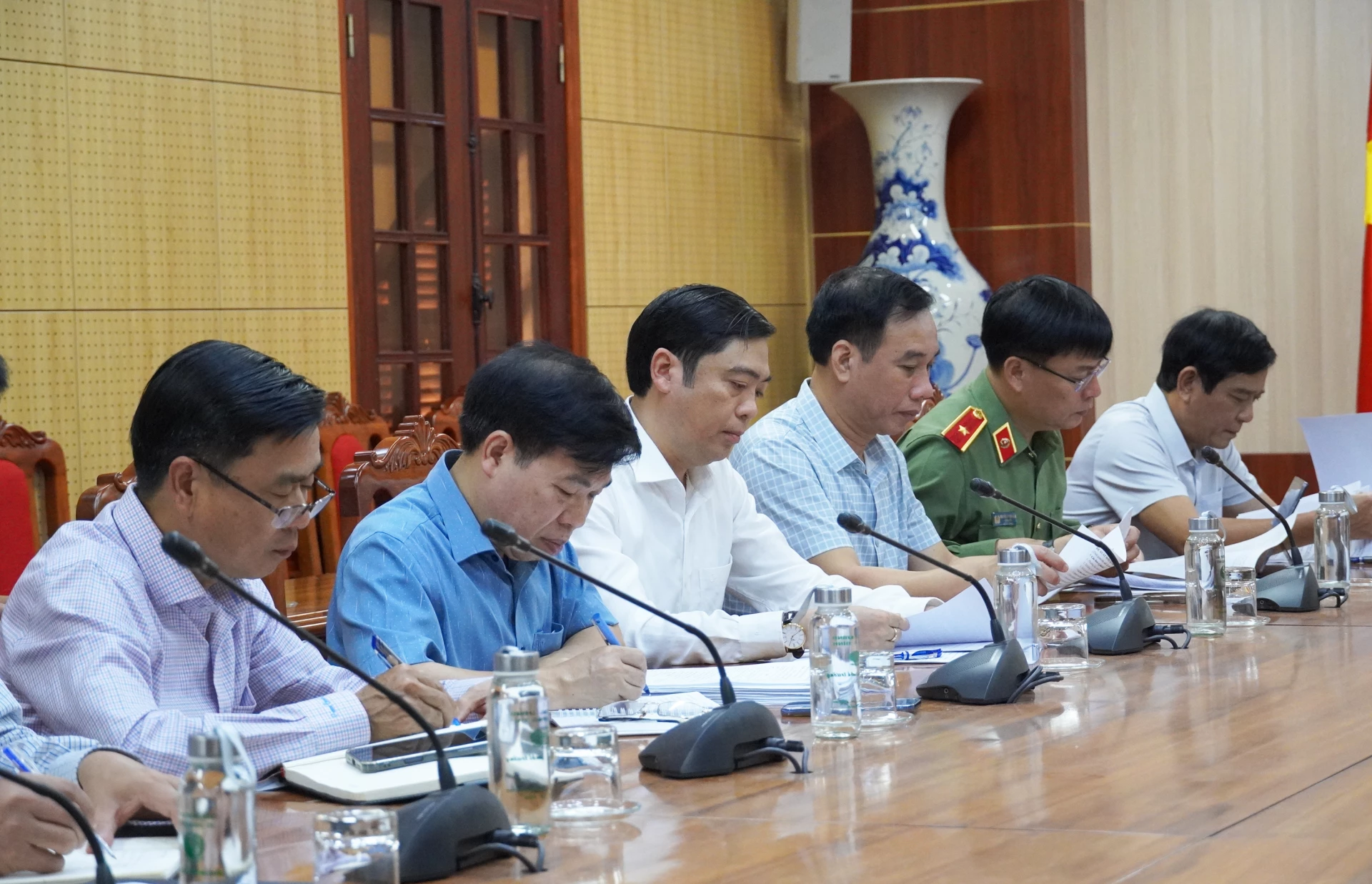 Đồng chí Phó Chủ tịch Thường trực UBND tỉnh, Trưởng BCĐ Hoàng Nam chủ trì cuộc họp - Ảnh: X.P