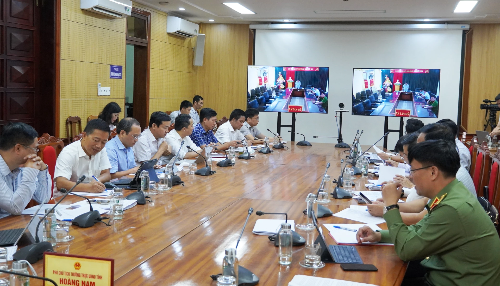 Cuộc họp được kết nối đến các điểm cầu xã, phường, đặc khu trên địa bàn tỉnh - Ảnh: X.P