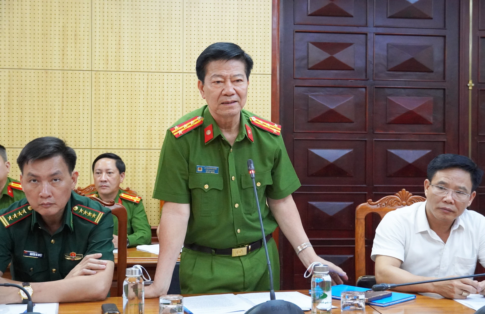 Đại diện các ngành phát biểu tại cuộc họp - Ảnh: X.P