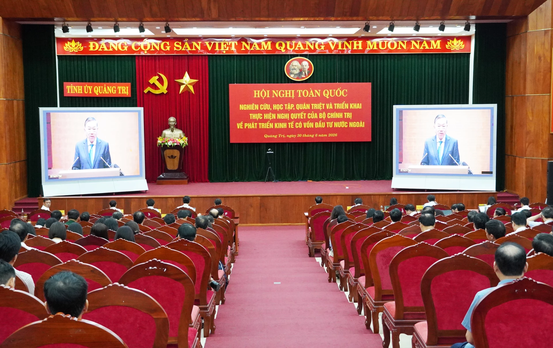 Toàn cảnh hội nghị tại điểm cầu Tỉnh ủy Quảng Trị - Ảnh: X.P

