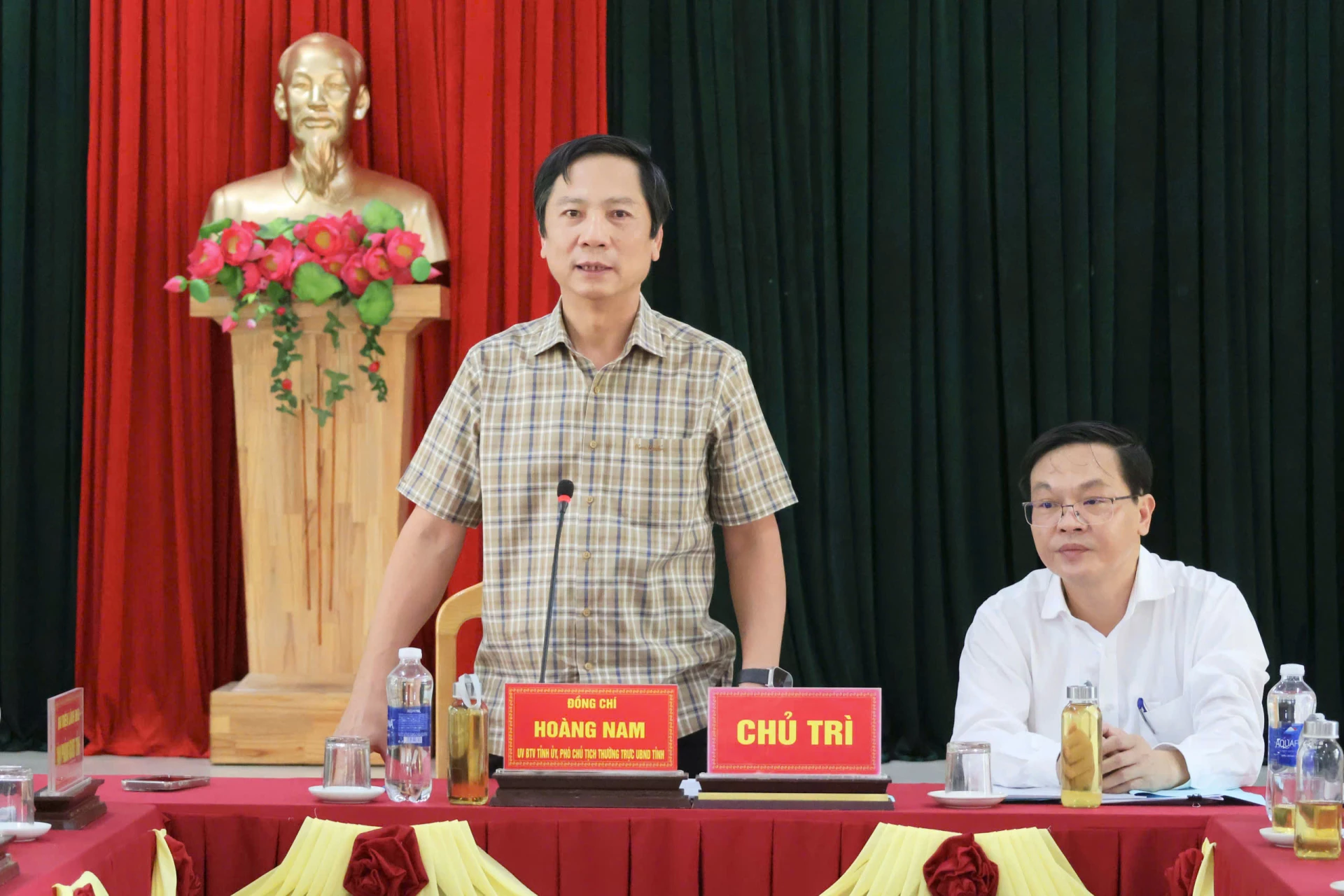 Đồng chí Hoàng Nam, Phó Chủ tịch Thường trực UBND tỉnh mong muốn người dân sớm đồng thuận, chung tay cùng chính quyền để dự án được triển khai đúng tiến độ - Ảnh: Đ.V