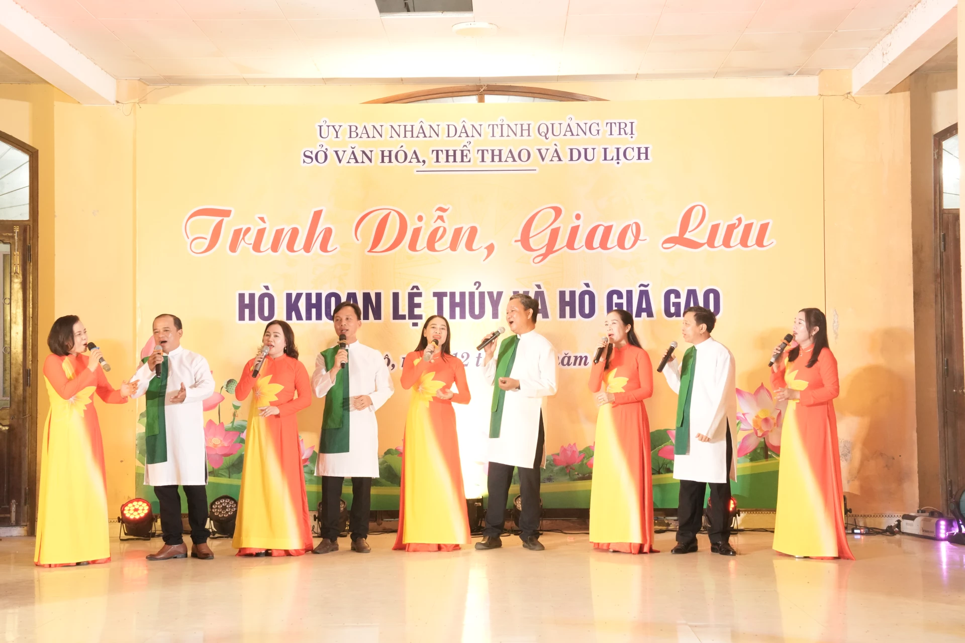 Một tiết mục Hò Giã gạo trong chương trình giao lưu