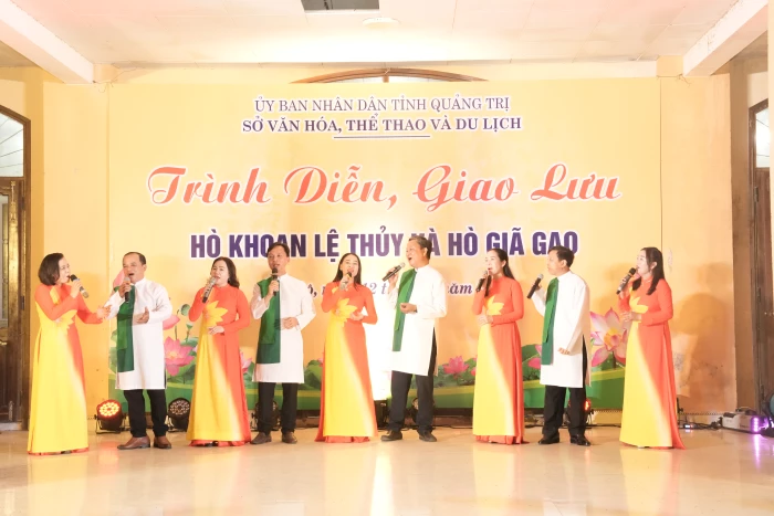 Giao lưu, trình diễn hò khoan Lệ Thủy và hò giã gạo