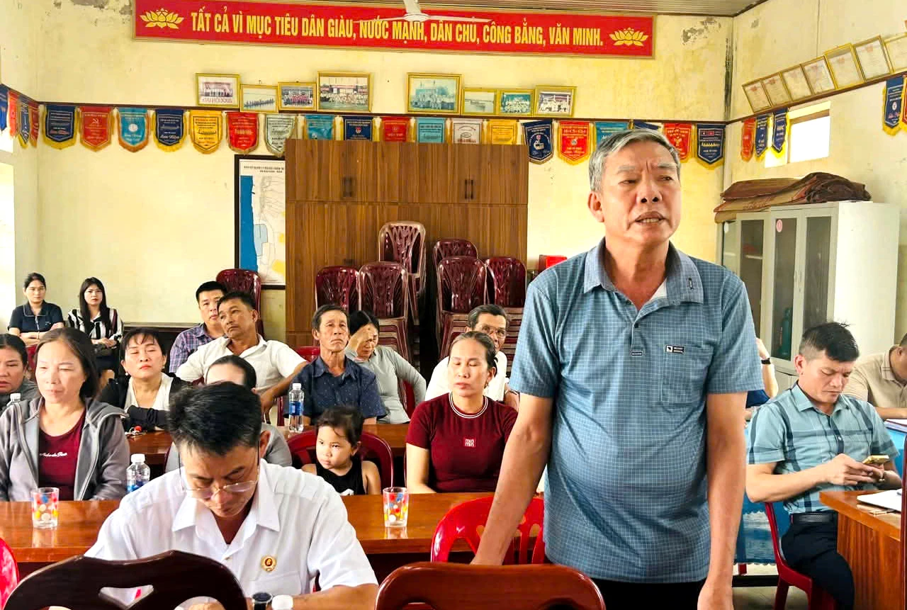 Đại diện các hộ dân trao đổi ý kiến - Ảnh: P. V.