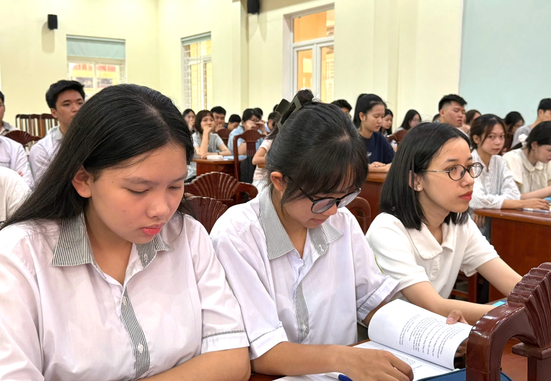 Các học viên đến từ các trường THPT - Ảnh: H.Tr.
