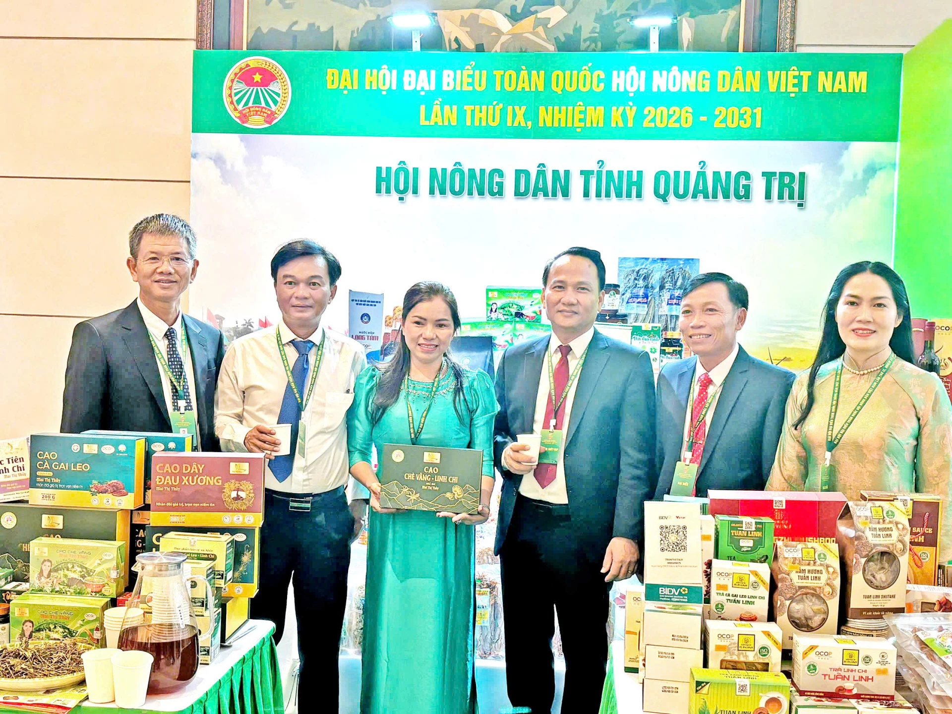 Sản phẩm nông nghiệp tiêu biểu của nông dân Quảng Trị được giới thiệu tại Đại hội đại biểu toàn quốc Hội Nông dân Việt Nam lần thứ IX - Ảnh: Q.N

