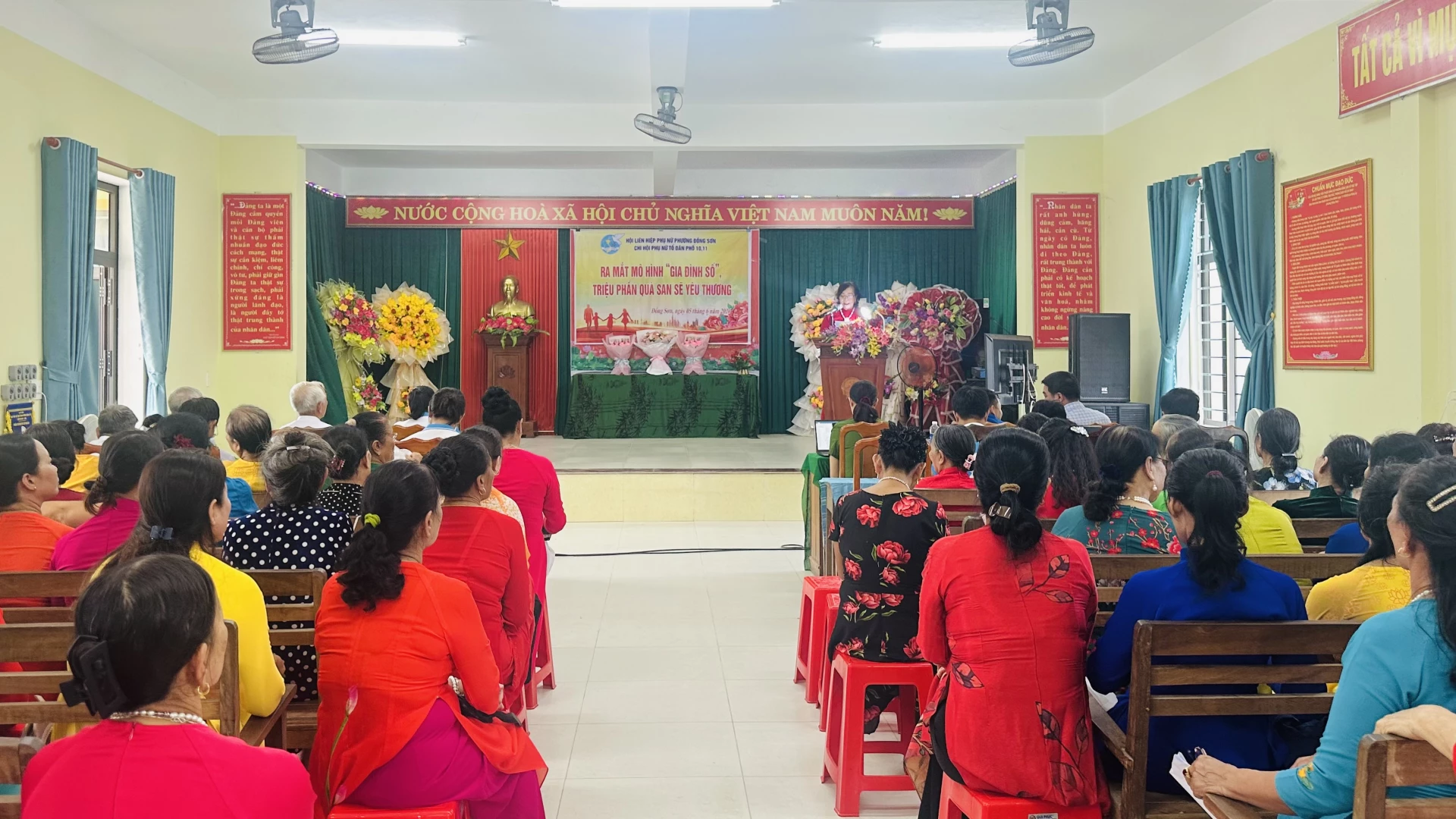 Quang cảnh buổi lễ - Ảnh:B.N