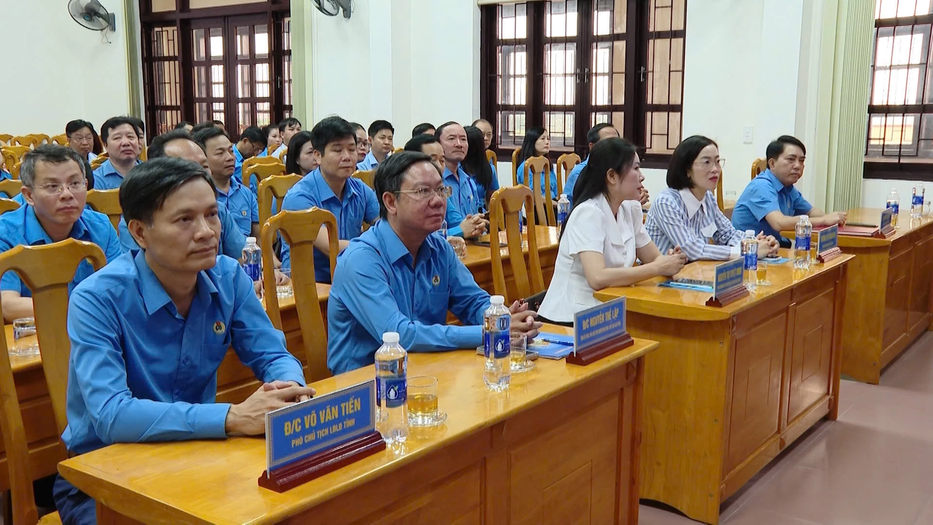 Các đại biểu tham dự lễ phát động tại điểm cầu tại tỉnh Quảng Trị - Ảnh: B.N