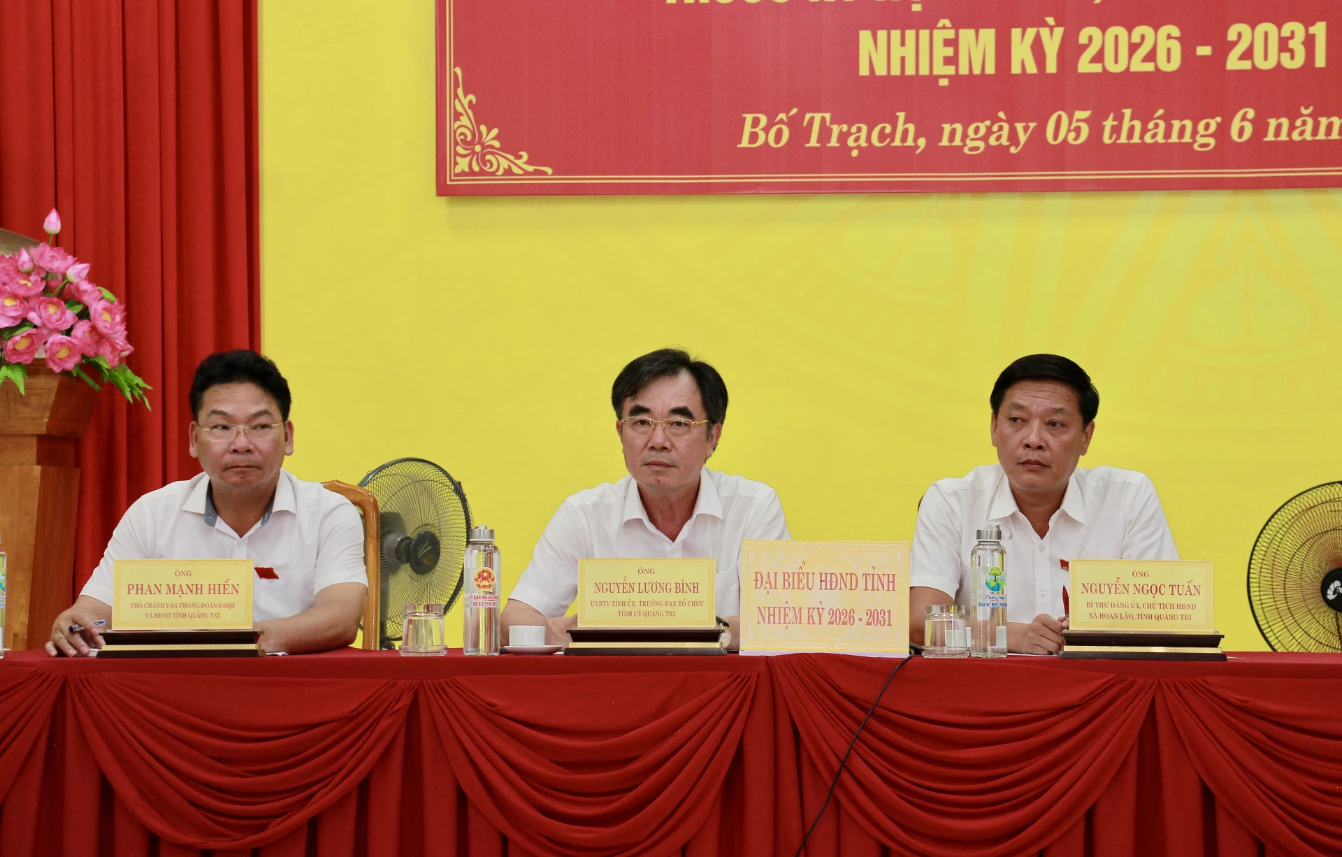 Tổ đại biểu HĐND tỉnh số 15 tiếp xúc cử tri xã Bố Trạch, Hoàn Lão và Đông Trạch - Ảnh: H.N