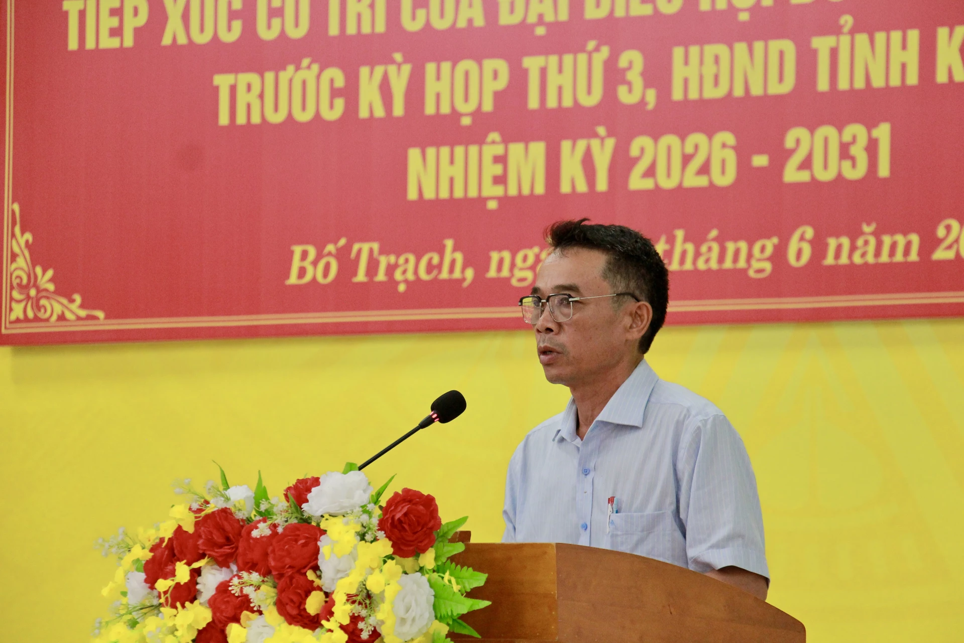 Cử tri phát biểu ý kiến tại hội nghị - Ảnh: H.N