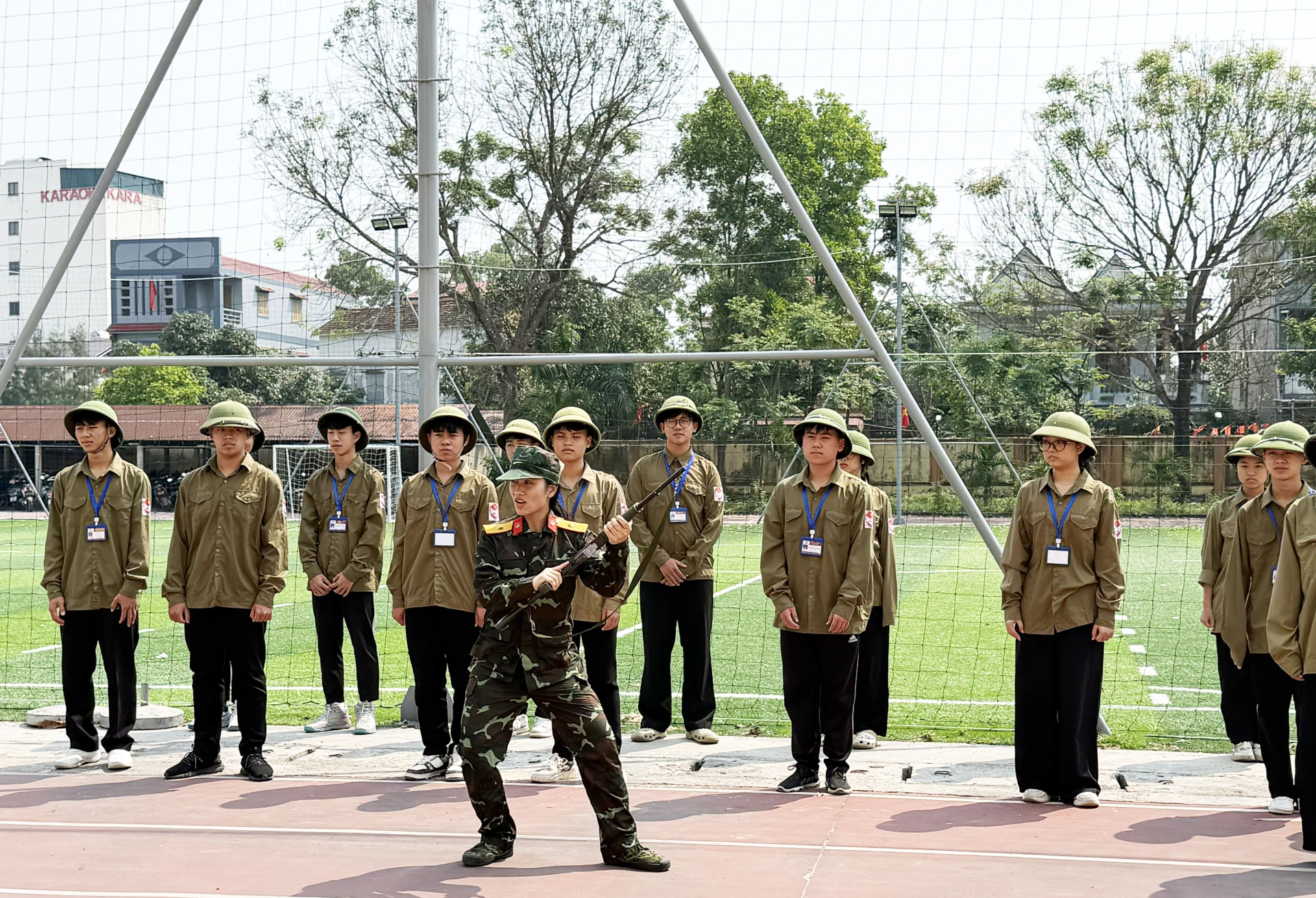 Một giờ dạy môn Giáo dục quốc phòng-an ninh của cô giáo Trần Thị Thùy Trang- Ảnh: NH.V