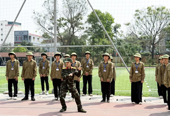 Người giữ lửa trên thao trường học đường