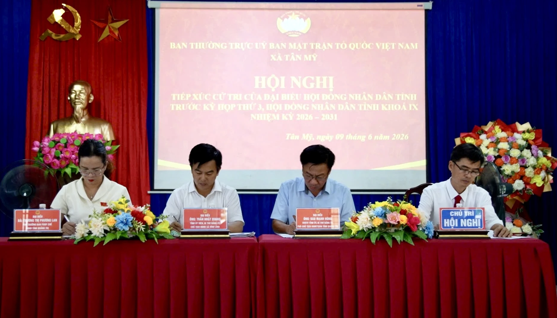 Tổ đại biểu HĐND tỉnh số 10 tiếp xúc cử tri xã Tân Mỹ - Ảnh: H.N