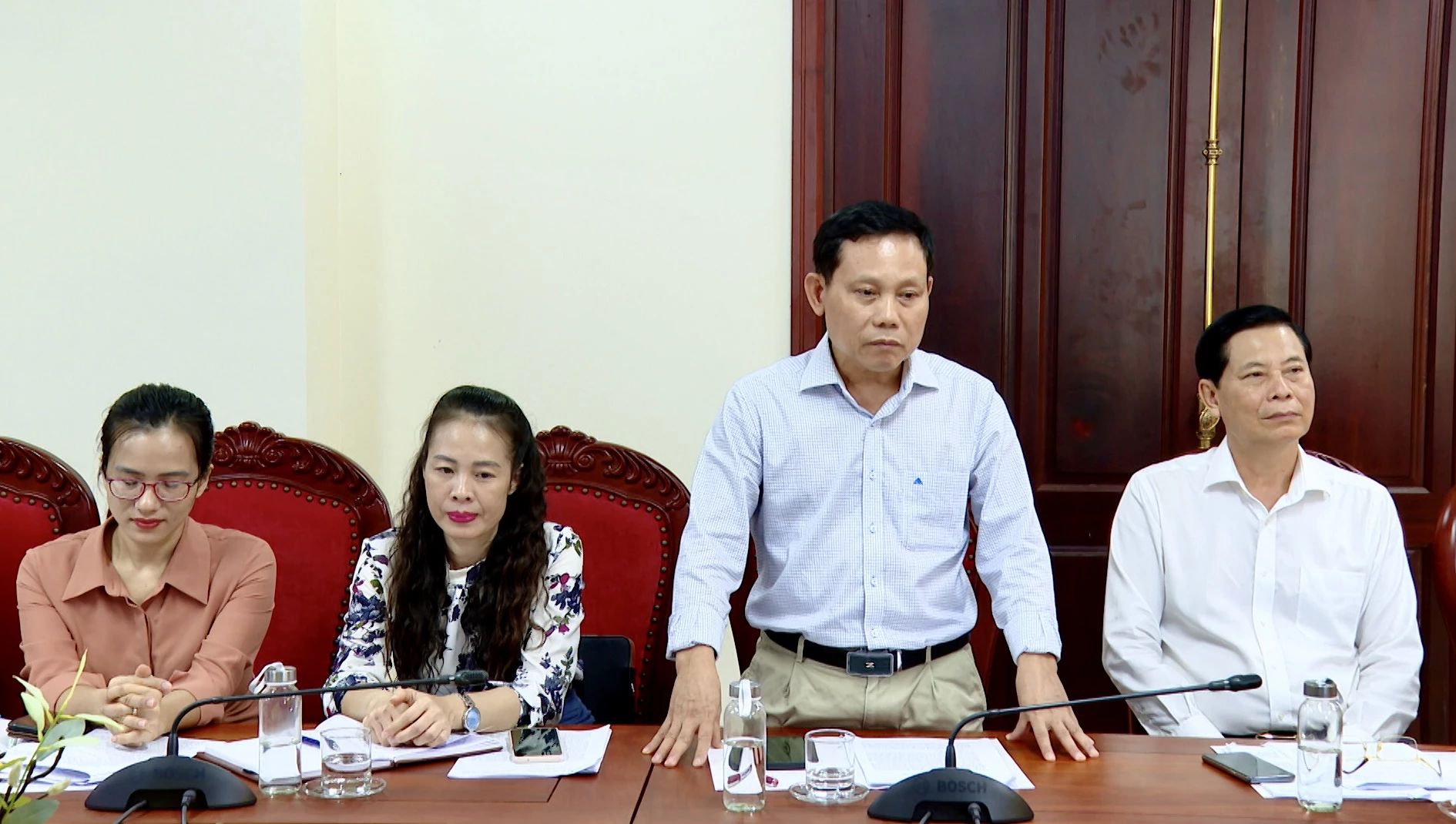 Đại biểu phát biểu thảo luận tại hội nghị - Ảnh: H.N