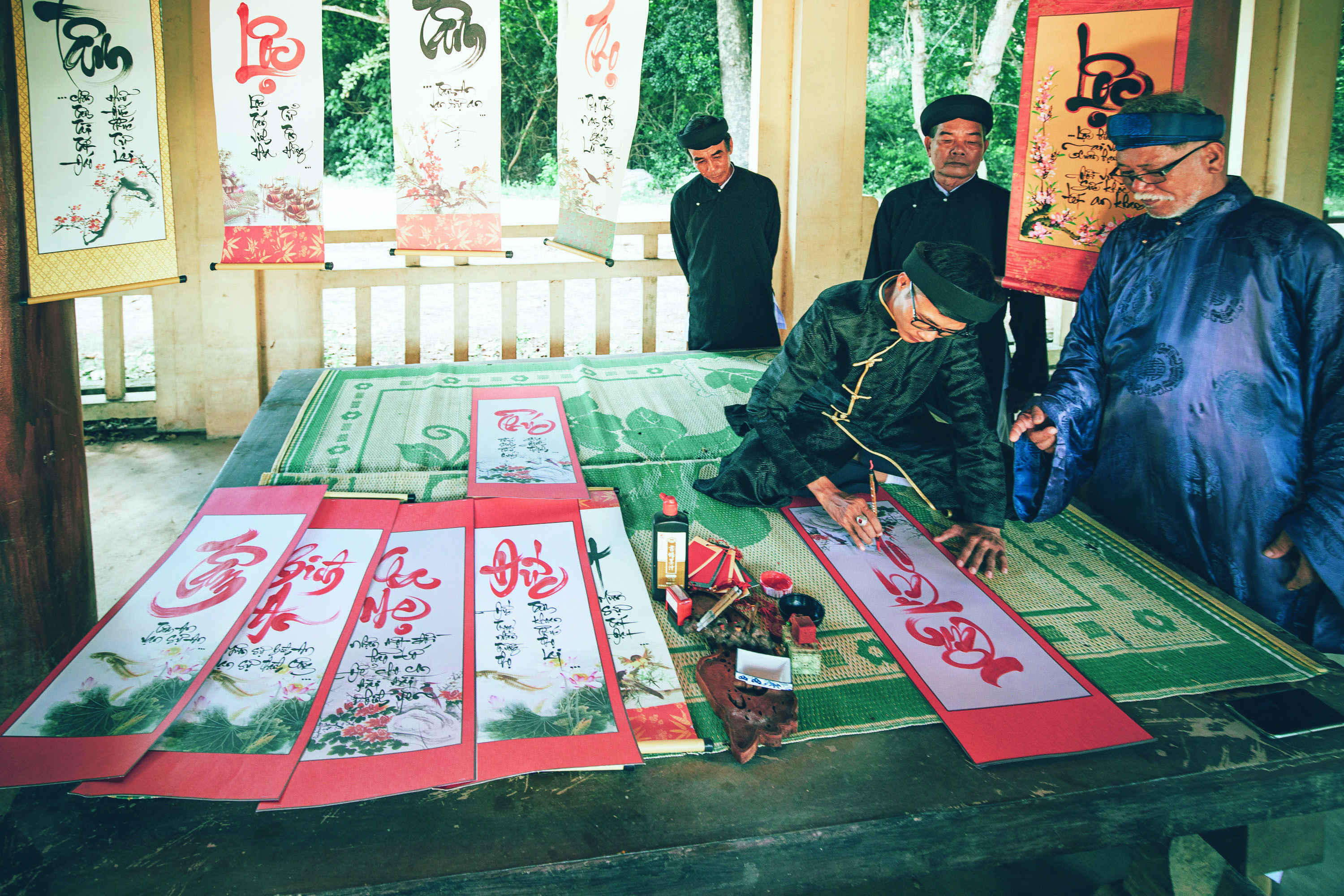 Không gian xin chữ đầu năm làng Bích La