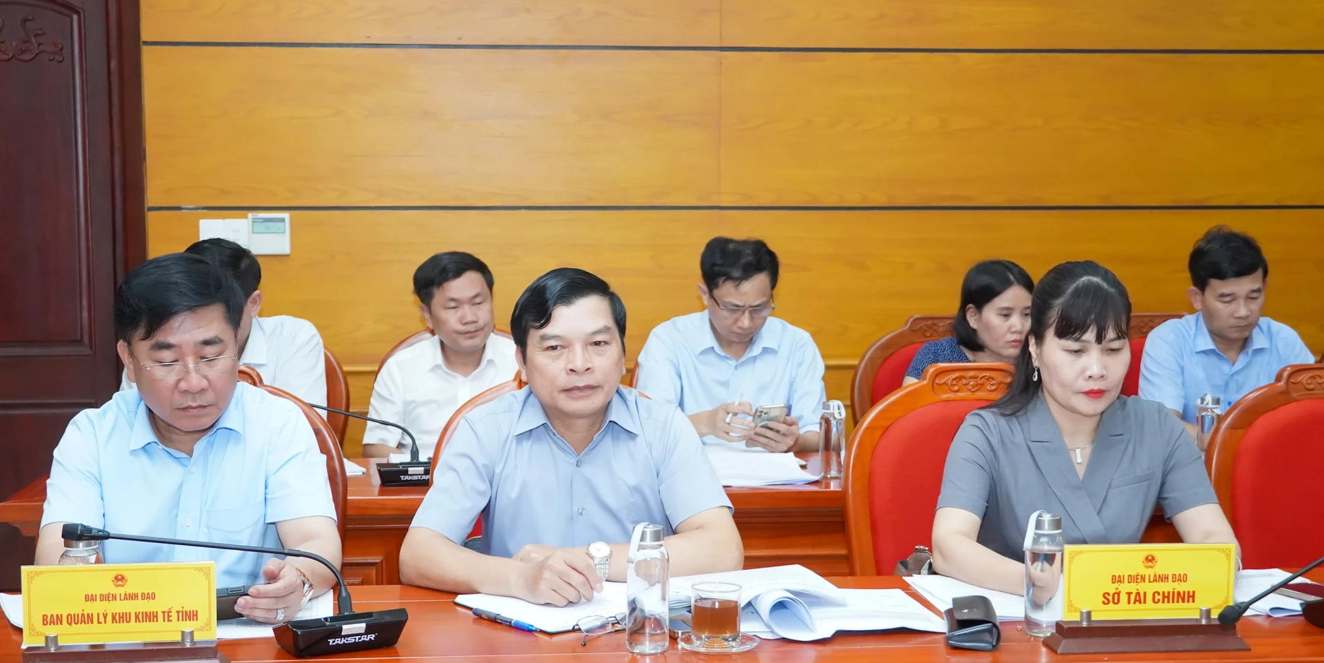 Các đại biểu tham dự buổi làm việc - Ảnh: N.H
