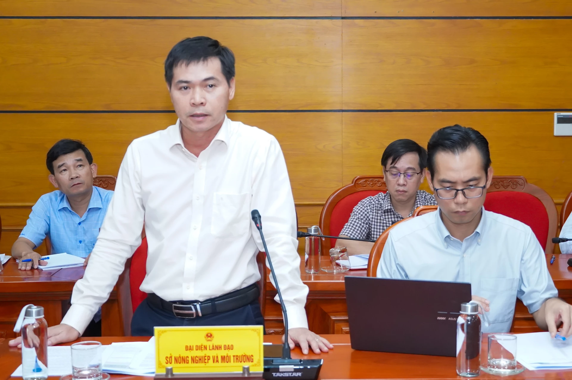 Đại diện lãnh đạo các sở phát biểu tại buổi làm việc - Ảnh: N.H