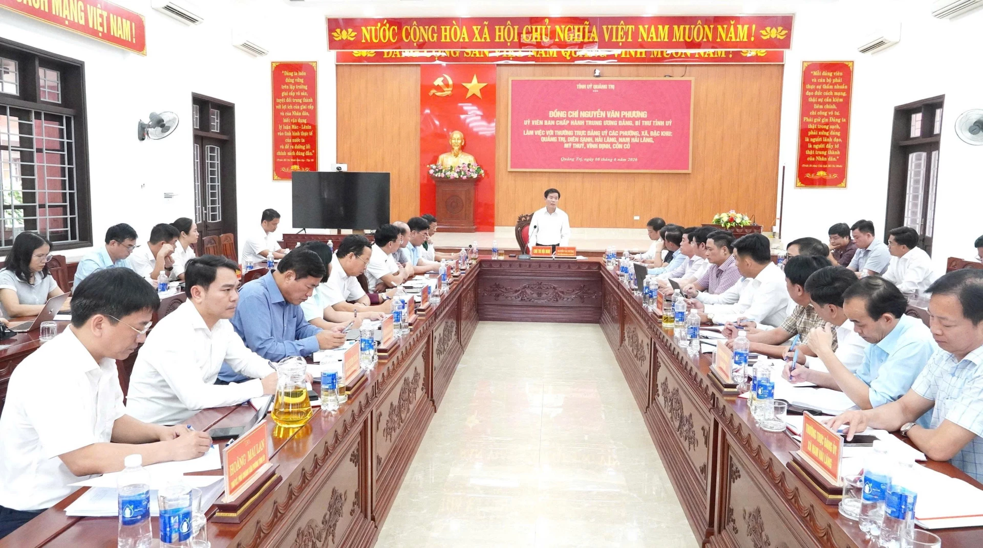 Đồng chí Bí thư Tỉnh ủy Nguyễn Văn Phương cũng lưu ý các địa phương tập trung cho việc sản xuất vụ hè-thu, xây dựng các mô hình sản xuất nông nghiệp chất lượng cao - Ảnh: Q.V