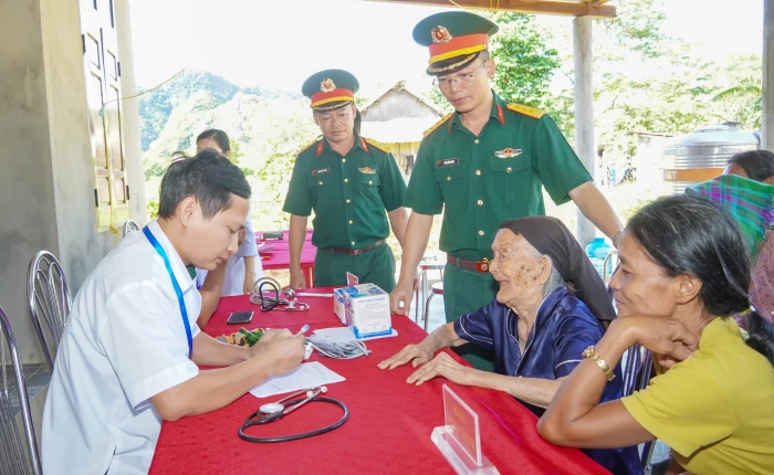 Đoàn Kinh tế-Quốc phòng 79: Thực hiện chương trình an sinh xã hội tại xã Kim Ngân