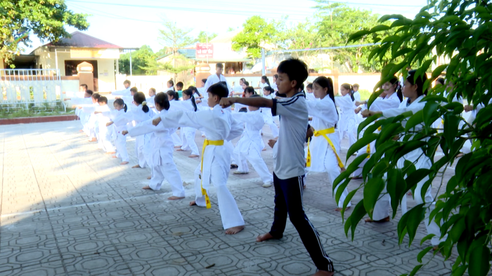 Sân chơi mùa hè cho trẻ em nông thôn