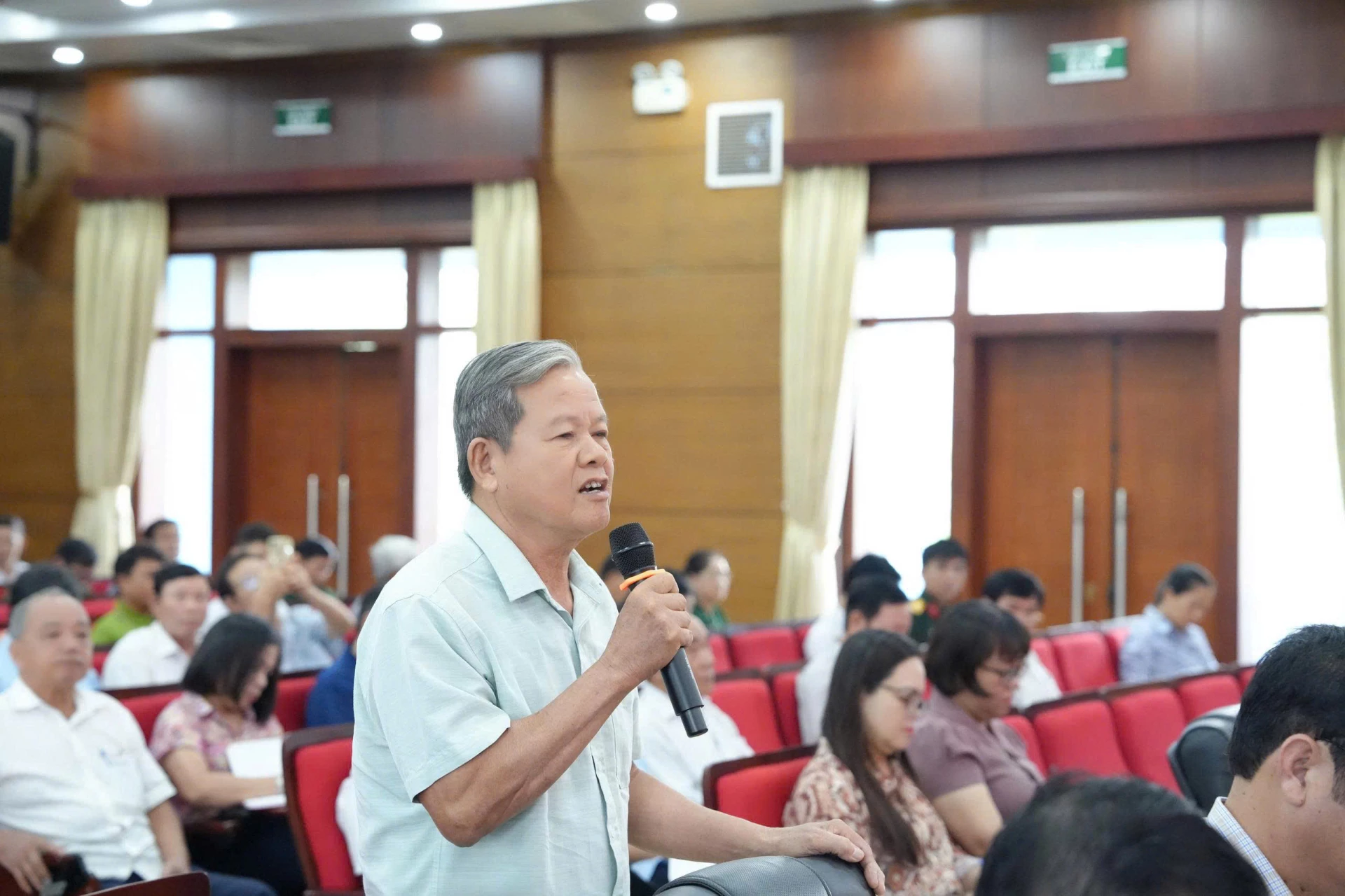 Cử tri phường Nam Đông Hà kiến nghị các cấp có thẩm quyền quan tâm giải quyết các vướng mắc, bất cập tại cơ sở – Ảnh: Mỹ Nhị