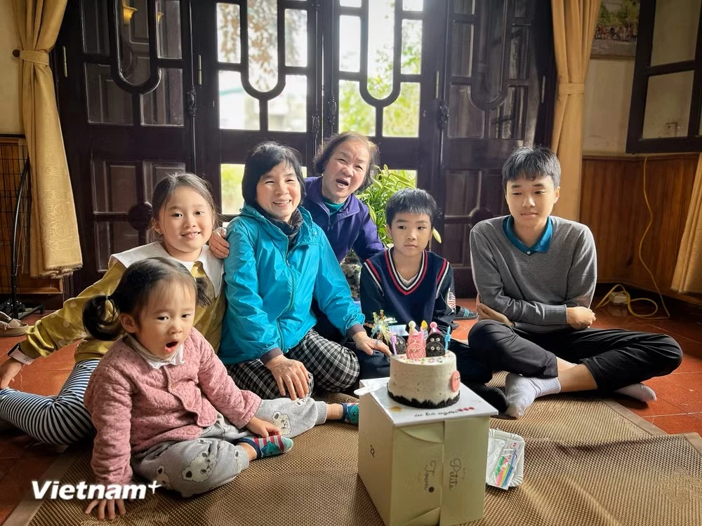 Những khoảnh khắc ý nghĩa của trẻ em bên gia đình. (Ảnh minh họa: Mai Mai/Vietnam+)
