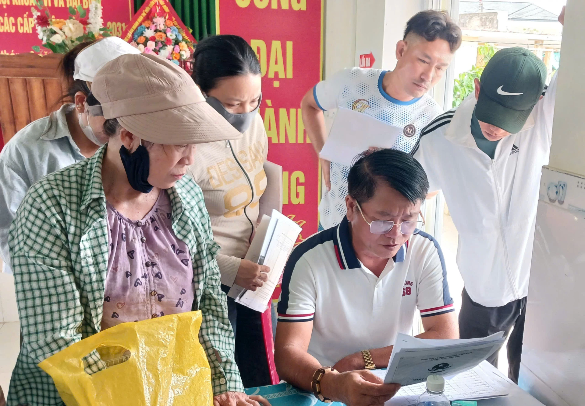 Chiến dịch làm giàu, làm sạch cơ sở dữ liệu quốc gia về đất đai đang được triển khai đồng bộ trên địa bàn tỉnh-Ảnh: N.B