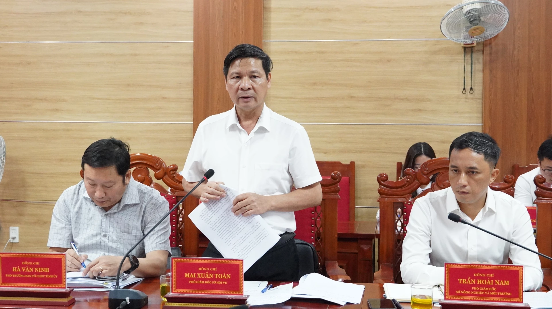 Đại diện lãnh đạo các sở, ngành phát biểu tại buổi làm việc - Ảnh: Q.V