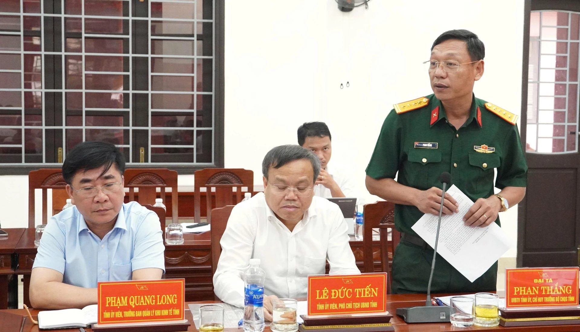 Đồng chí Đại tá Phan Thắng, Chỉ huy trưởng Bộ Chỉ huy Quân sự tỉnh phát biểu tại buổi làm việc - Ảnh: Q.V