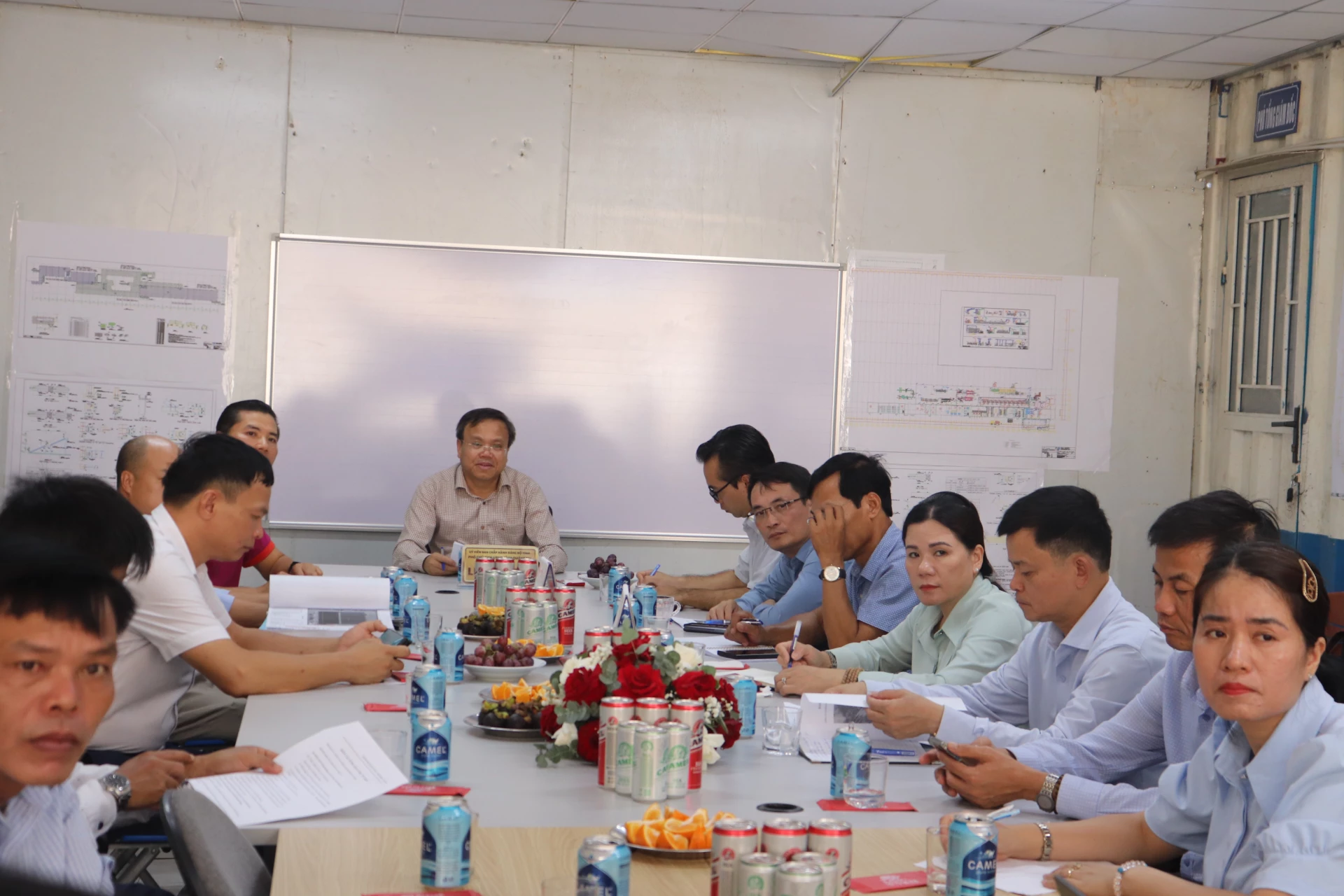 Đồng chí Lê Đức Tiến, TUV, Phó Chủ tịch UBND tỉnh chủ trì buổi làm việc - Ảnh: T.P