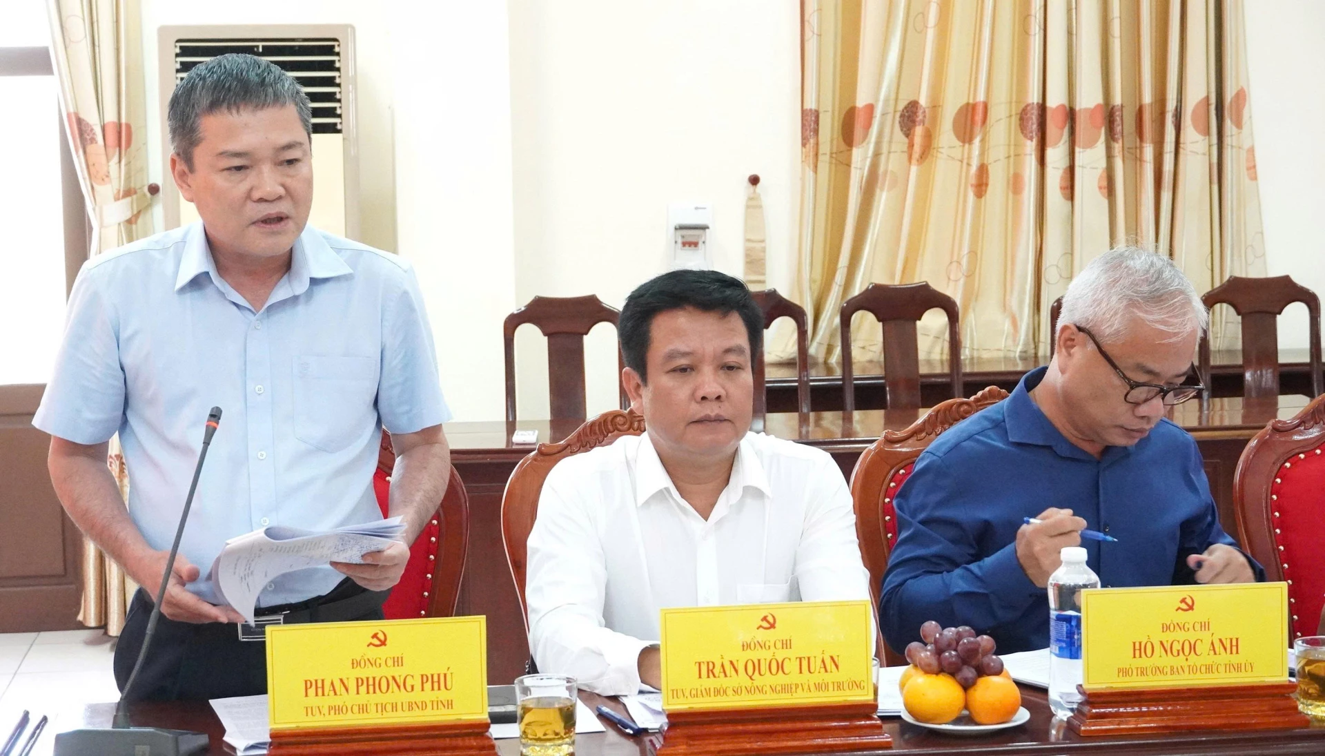 Đồng chí Phan Phong Phú, Phó Chủ tịch UBND tỉnh phát biểu tại buổi làm việc - Ảnh: Q.V