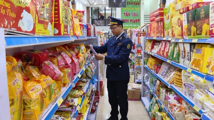Đấu tranh chống buôn lậu, gian lận thương mại, hàng giả