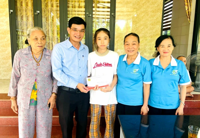 Đồng hành với Nhân dân