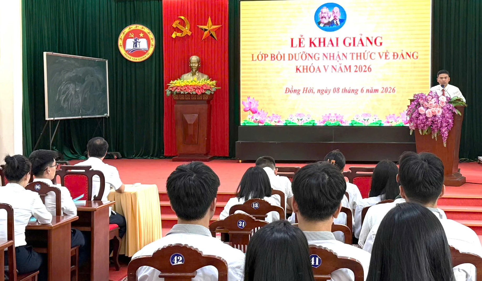 Quang cảnh lớp bồi dưỡng nhận thức về Đảng - Ảnh: H.Tr
