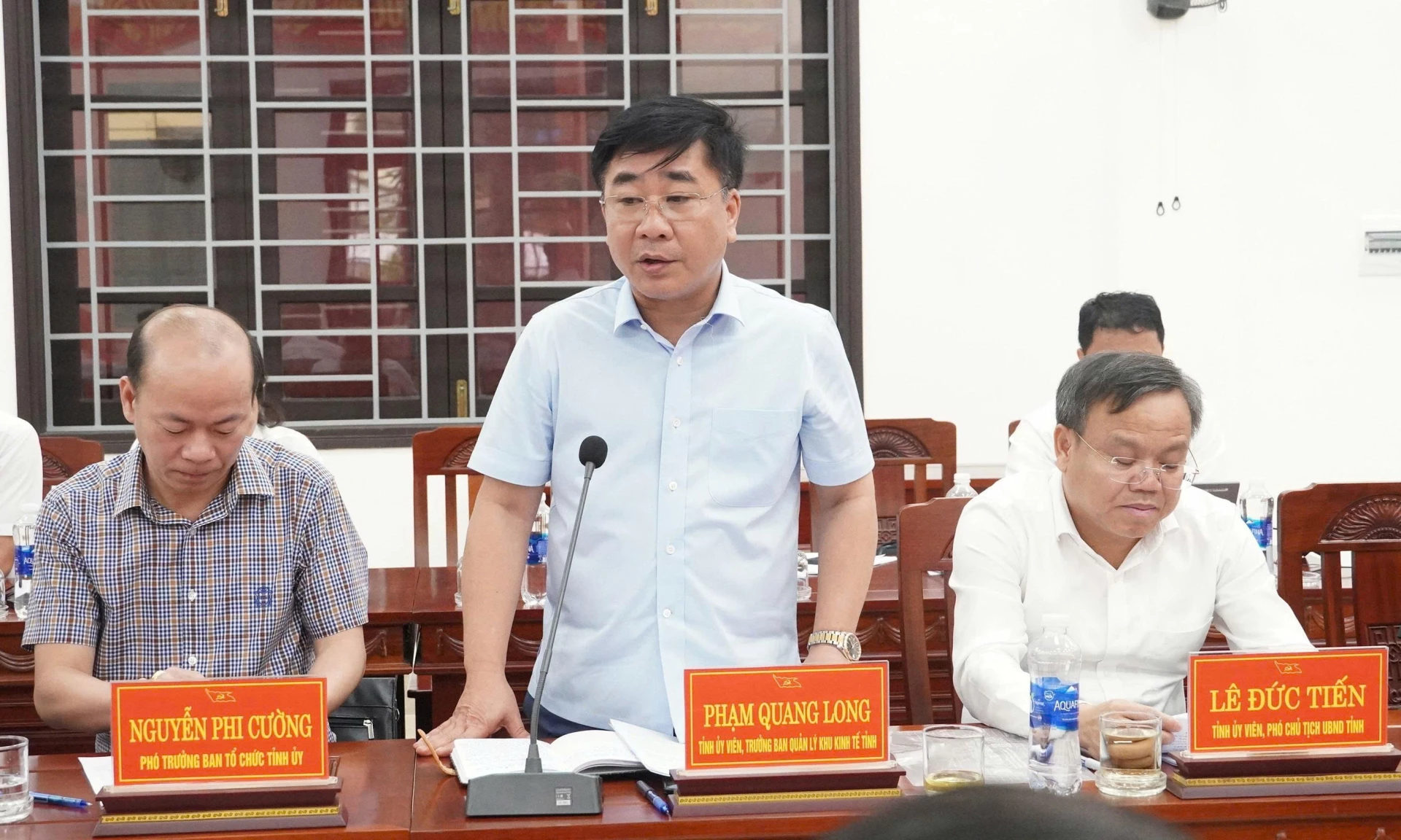 Lãnh đạo Ban Quản lý Khu kinh tế phát biểu tại buổi làm việc - Ảnh: Q.V