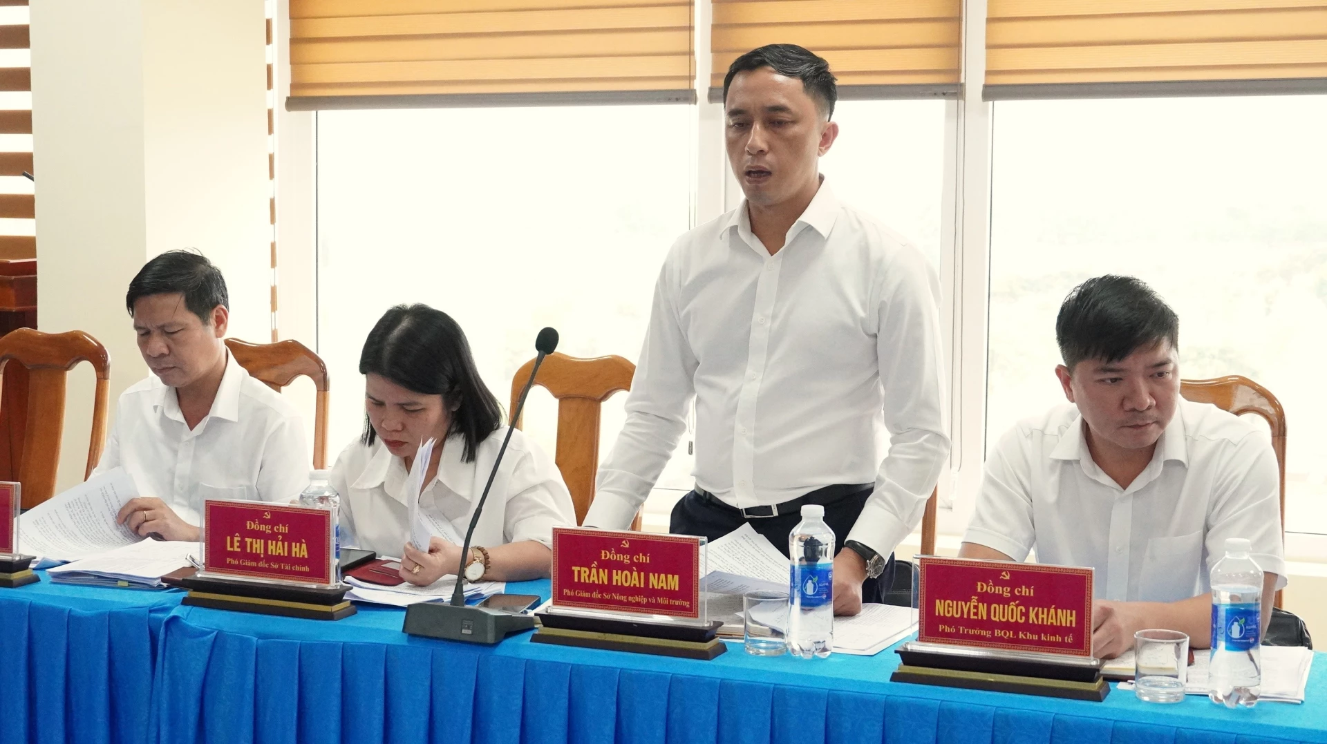 Lãnh đạo các sở, ngành phát biểu tại buổi làm việc - Ảnh: Q.V