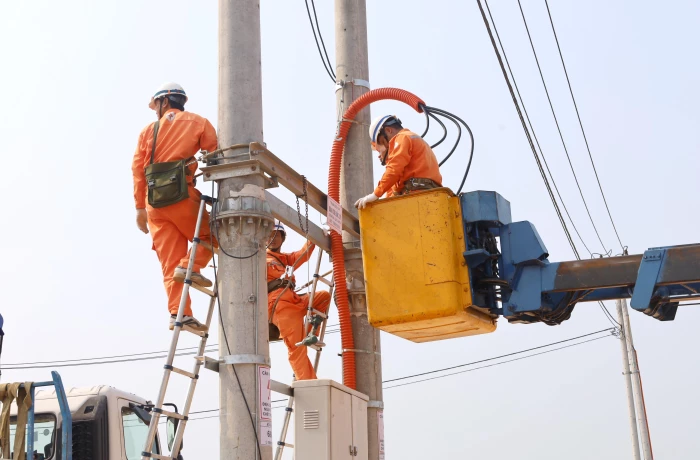 Ứng phó với sự cố điện mùa nắng gắt