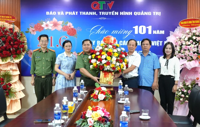Các cơ quan, đơn vị thăm, chúc mừng Báo và phát thanh, truyền hình Quảng Trị