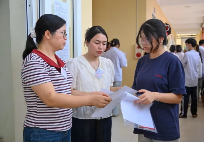 Thi tốt nghiệp THPT 2026: Gần 15.000 thí sinh chưa đến làm thủ tục dự thi