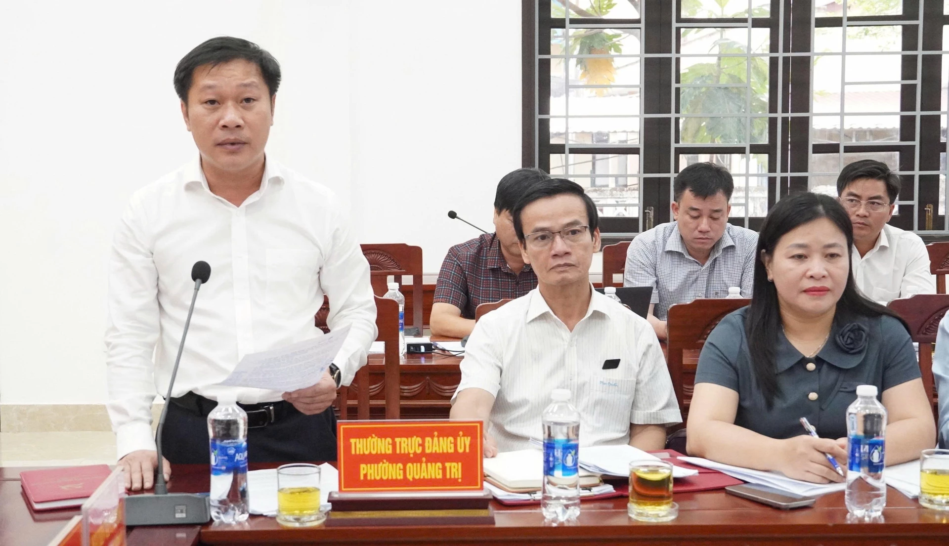 Đại diện Thường trực Đảng ủy các địa phương báo cáo tại buổi làm việc - Ảnh: Q.V