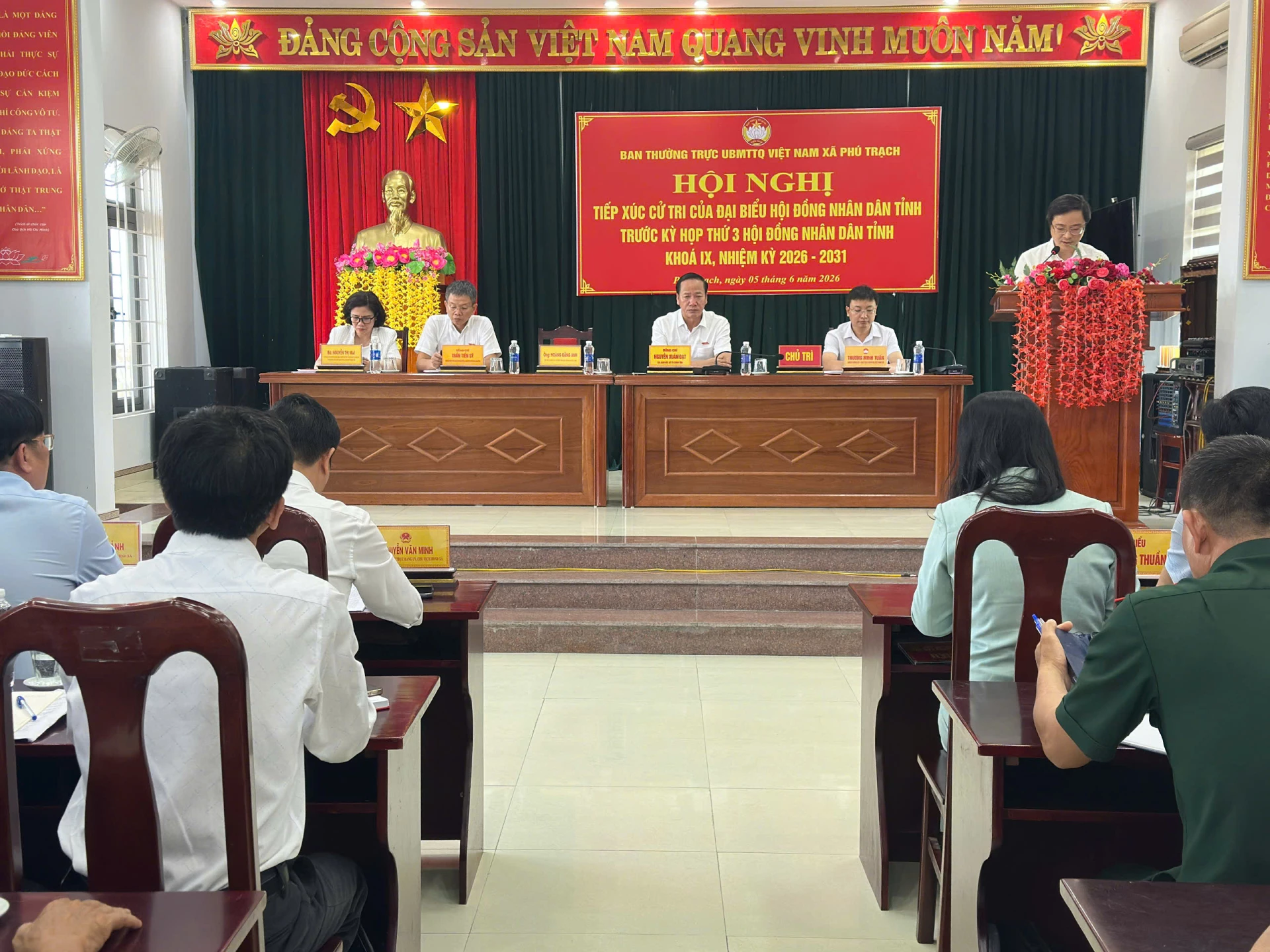 Quang cảnh buổi tiếp xúc cử tri - Ảnh: Thùy Trang